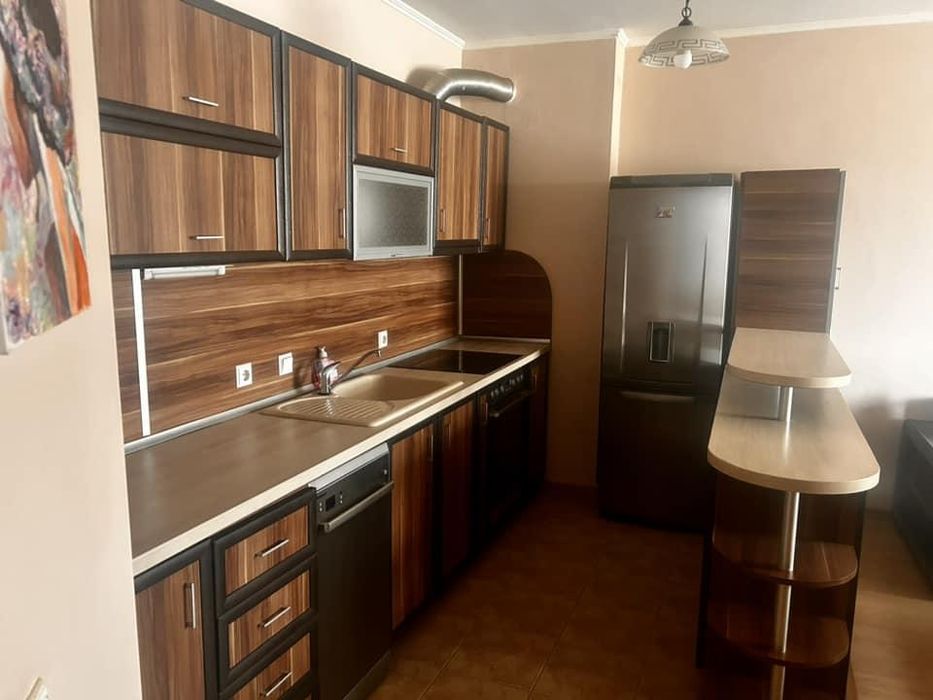 Дава се под наем Тристаен апартамент в Бургас, Меден рудник - зона В - 95 кв.м за 357 € - Снимка #1