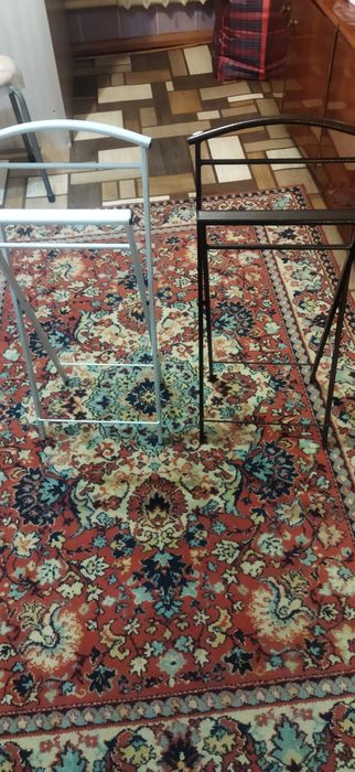 Вешалки напольные в хорошем состоянии