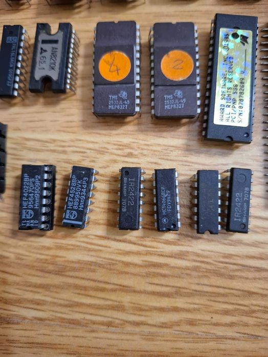 Procesoare INTEL Circuite Integrate Memori SRAM Volatile si Nonvolatil