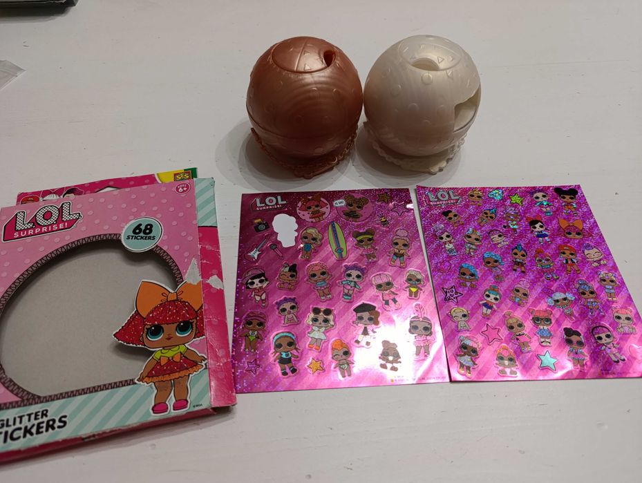 Кукли LOL 2 броя +стикери