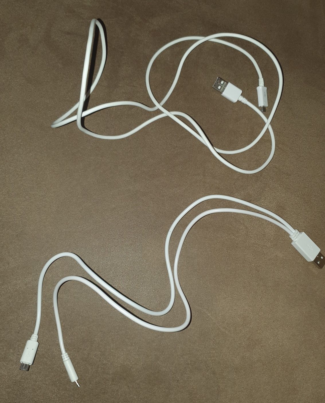 Кабел за зареждане и пренос, може би за iPhone