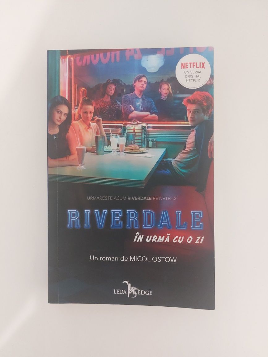 Carte ,,Riverdale. În urmă cu o zi"