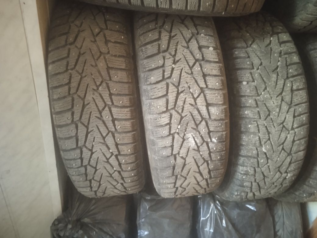 Продам комплект резины с дисками Nokian 7 nordman
