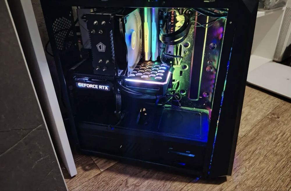 Компьютор в идеальном состочние срочно