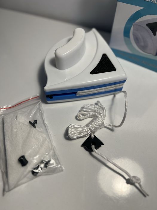 Уред за двустранно почистване на прозорци