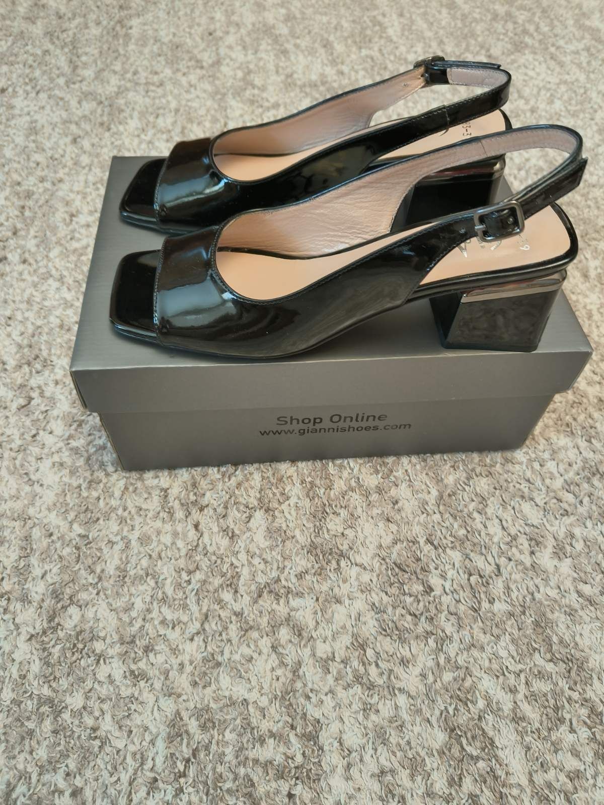 Елегантни сандали GiAnni