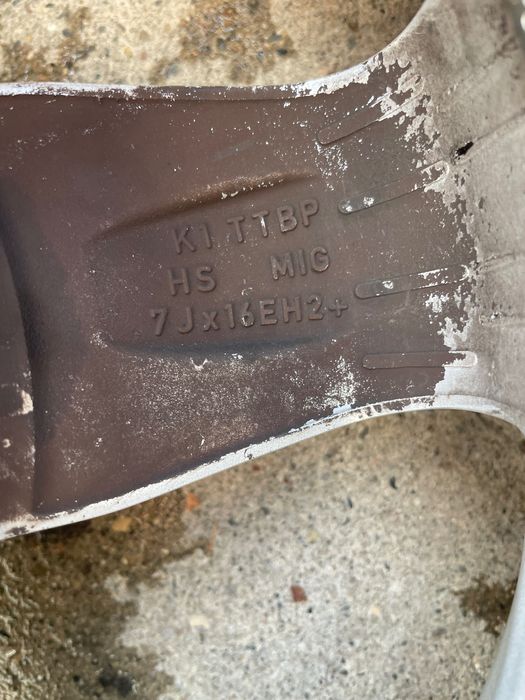 Продавам джанти за BMW 5*120 ET 31 16 ски