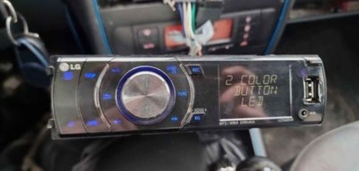 Radio CD  auto de foarte buna calitate