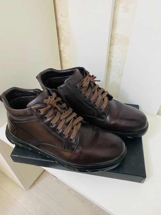Продам обуви зимние и осенние  43-44р срочно