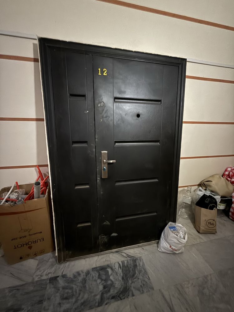 Продоётся входной двер полтара
