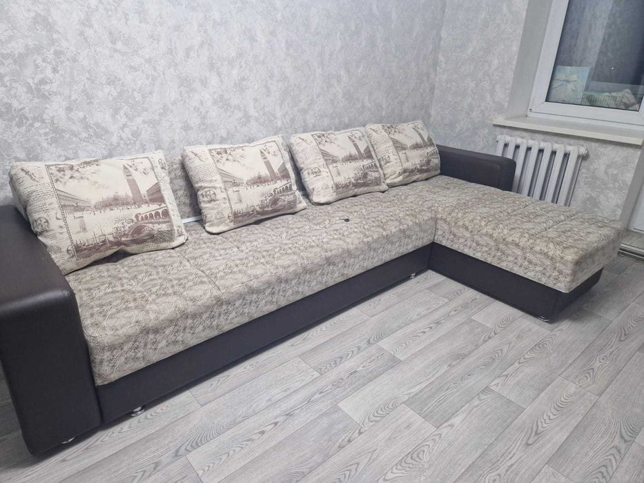 Диван угловой б/у