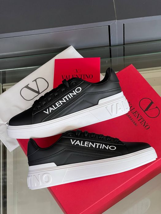 Adidasi Valentino noi !!! Marimi 40/44 !!!