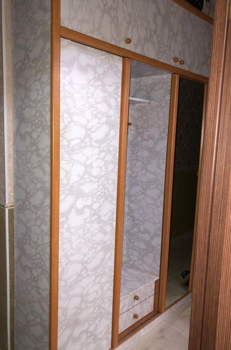 Прихожка с зеркалом связи с переездом