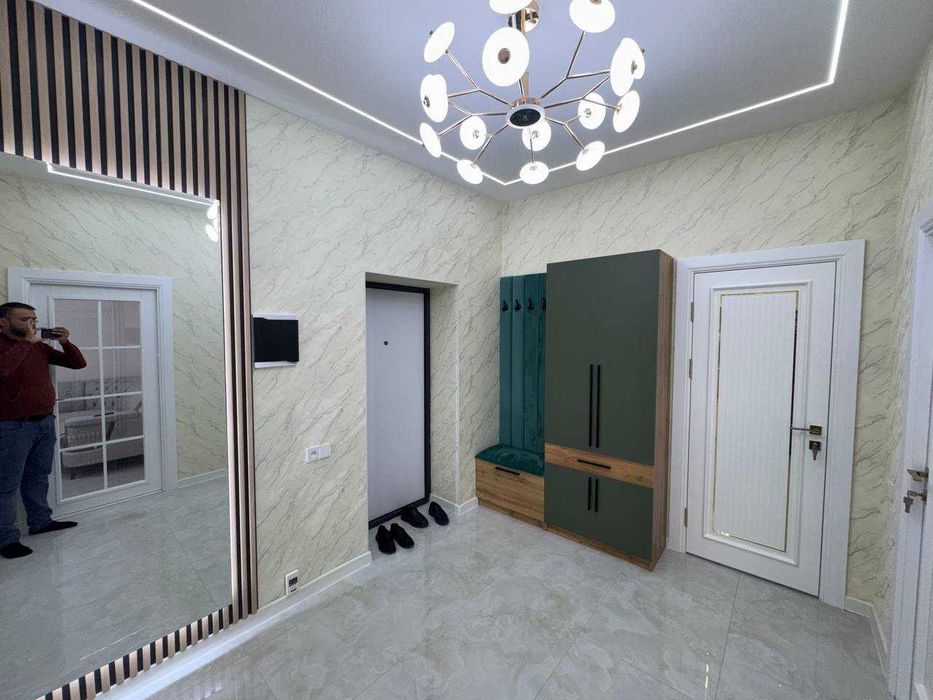 Продаётся 2х комнатная квартира с евроремонтом и лифтом центре города