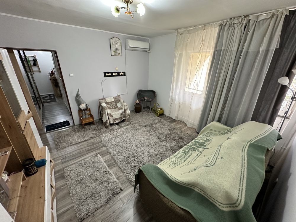 Vand Apartament 2 Camere Micro 15 ( zona Spitalu Nou )