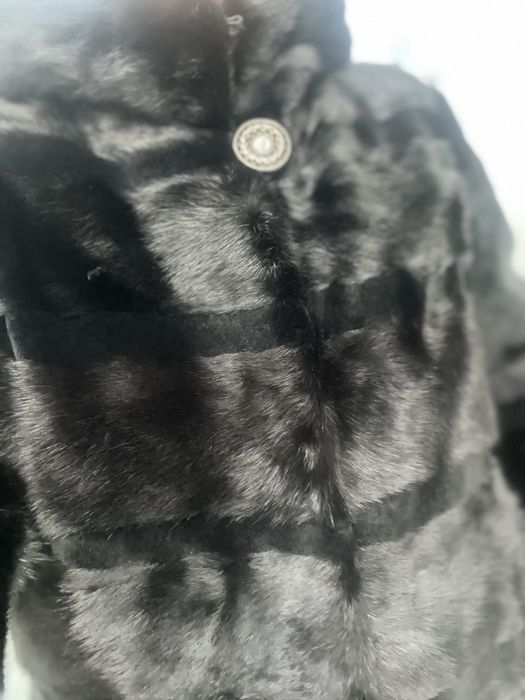 Продам норковую шубу черного цвета