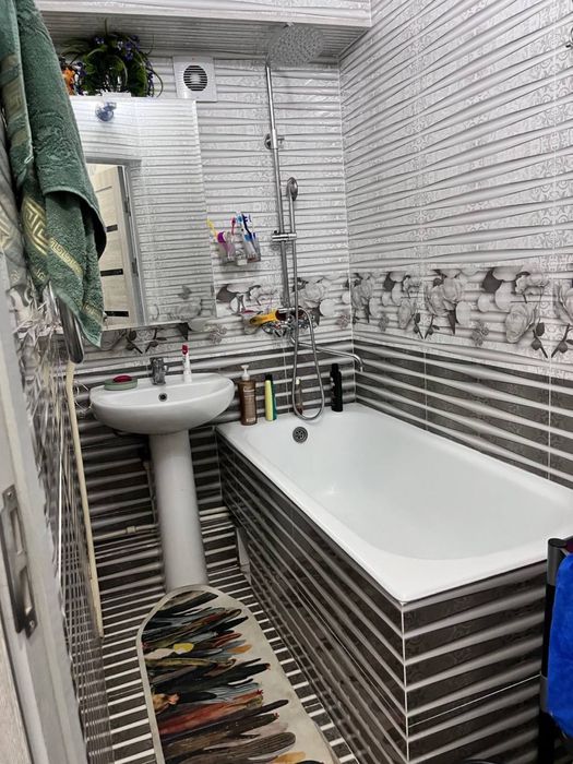 продается чиланзар 8 квпртал  4/1/4