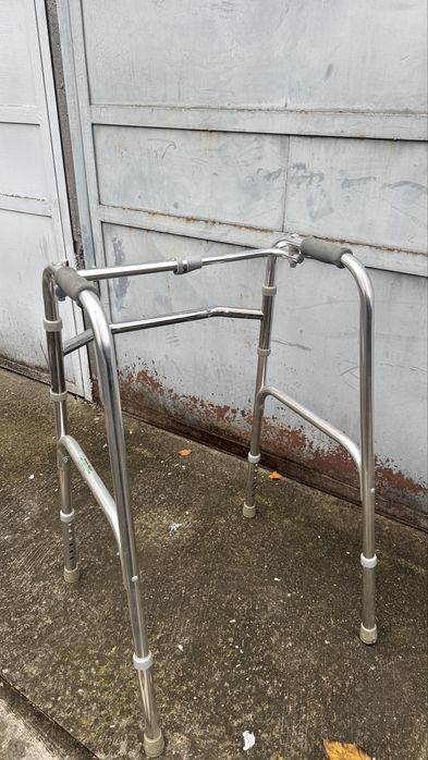 Cadru de mers ortopedic pliabil reglabil aluminiu varstnici seniori