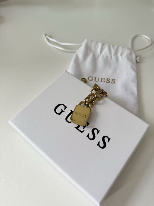 Отигинална гривна Guess