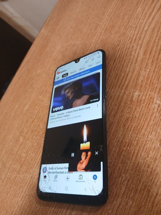 Samsung galaxy A50 cu încărcător ecran puțin fisurat