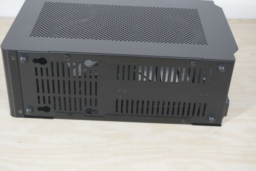 ITX SFX SFF Кутия Lian Li Dan A4 v2 - PCIe 3.0 riser / вкл ДДС