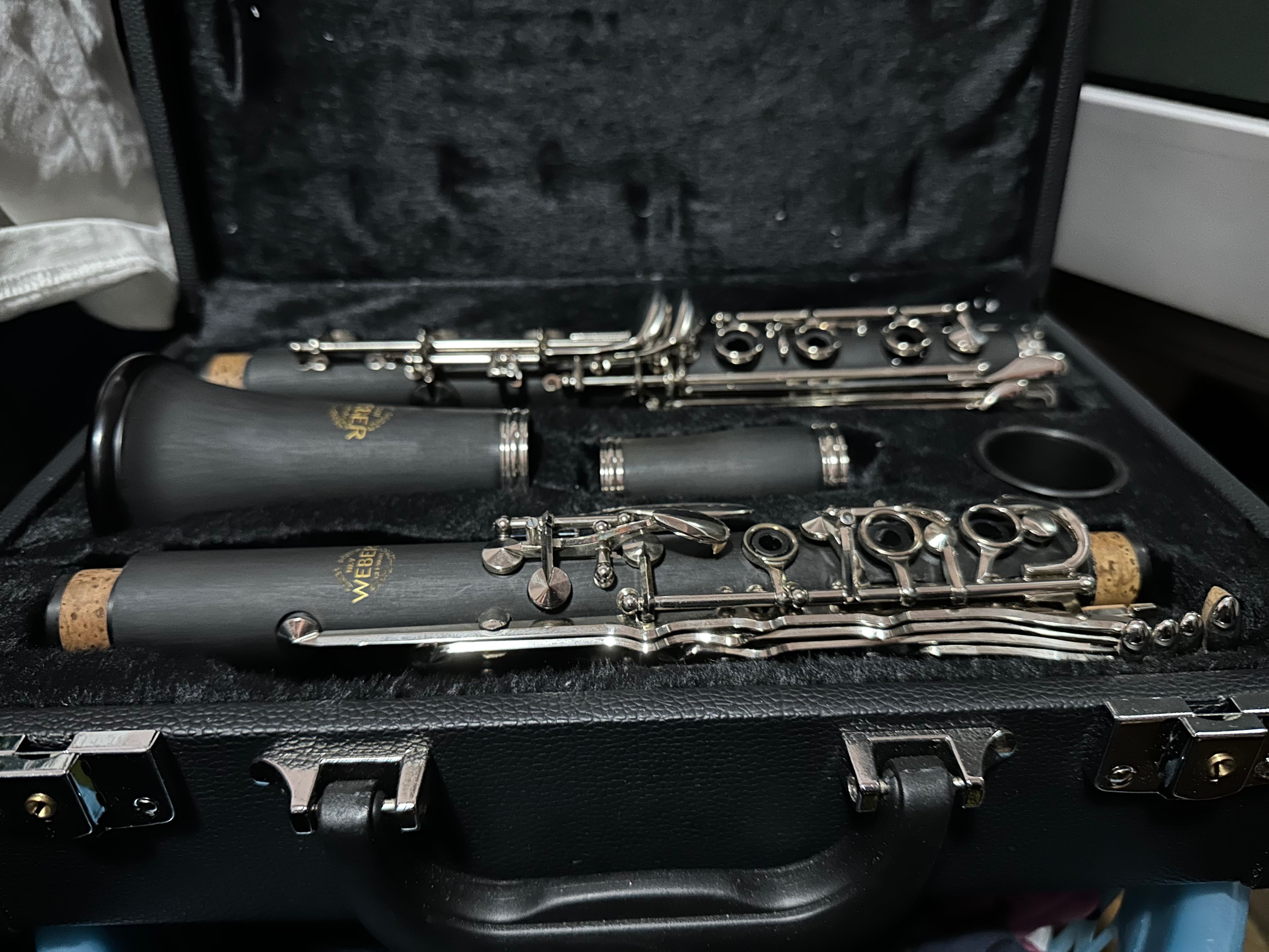 Vând clarinet în sol poziție boehm