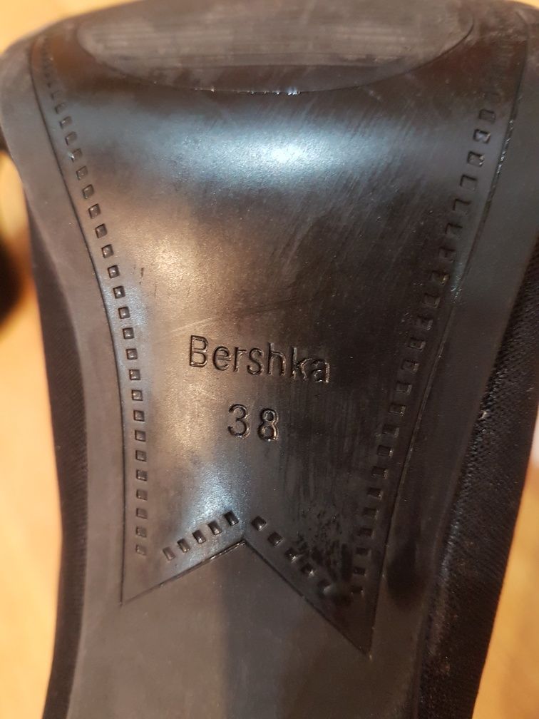 Pantofi Bershka masura 38