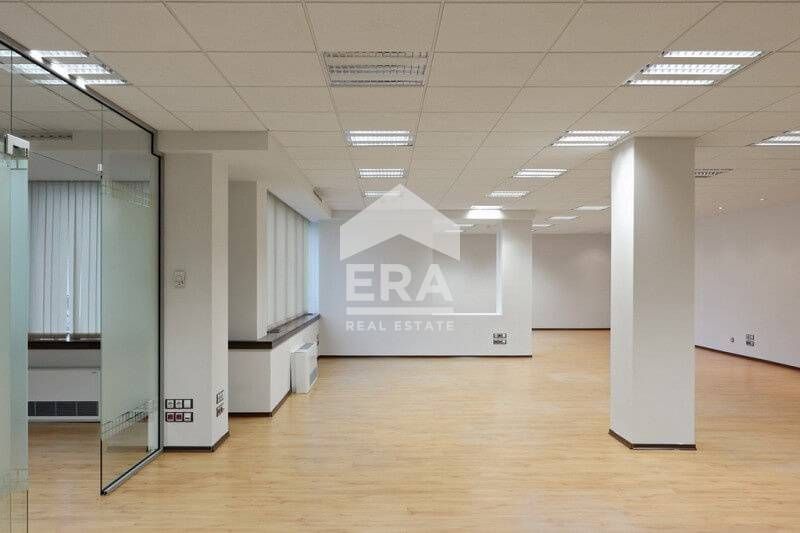 Дава се под наем Офис в София, Лозенец - 206 кв.м за 2485 € - Снимка #3
