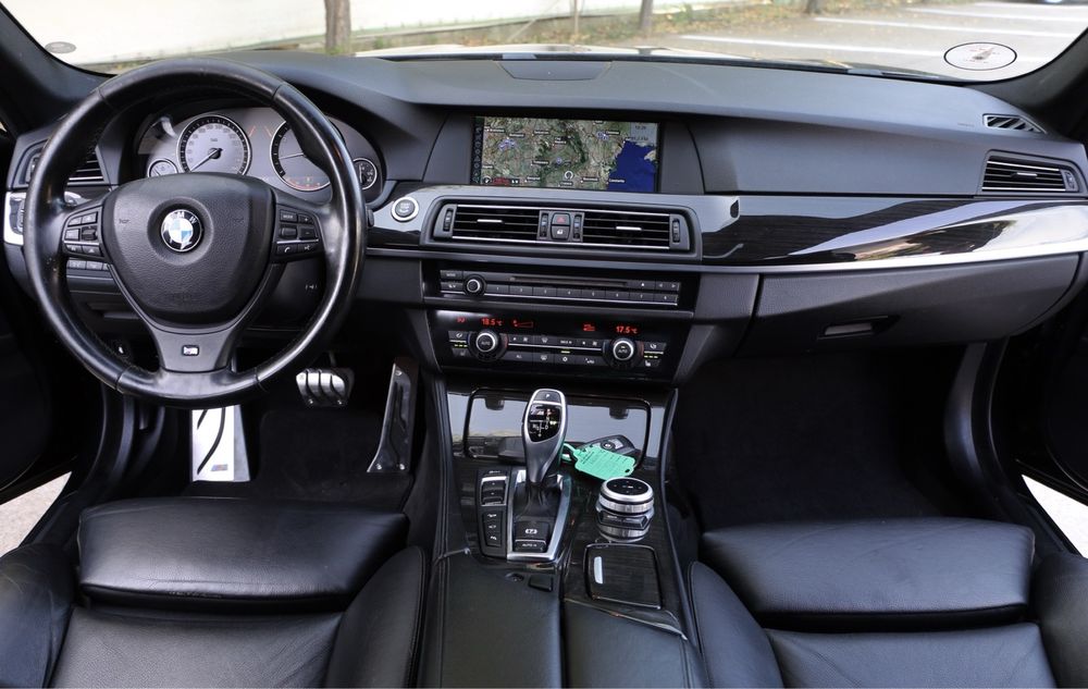 BMW M550i 4.4 V8 X-drive 4Butoane Trapa Soft Close Bi-xenon LED