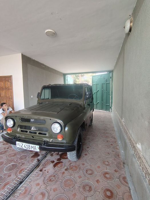 UAZ Hanter 1980 yil