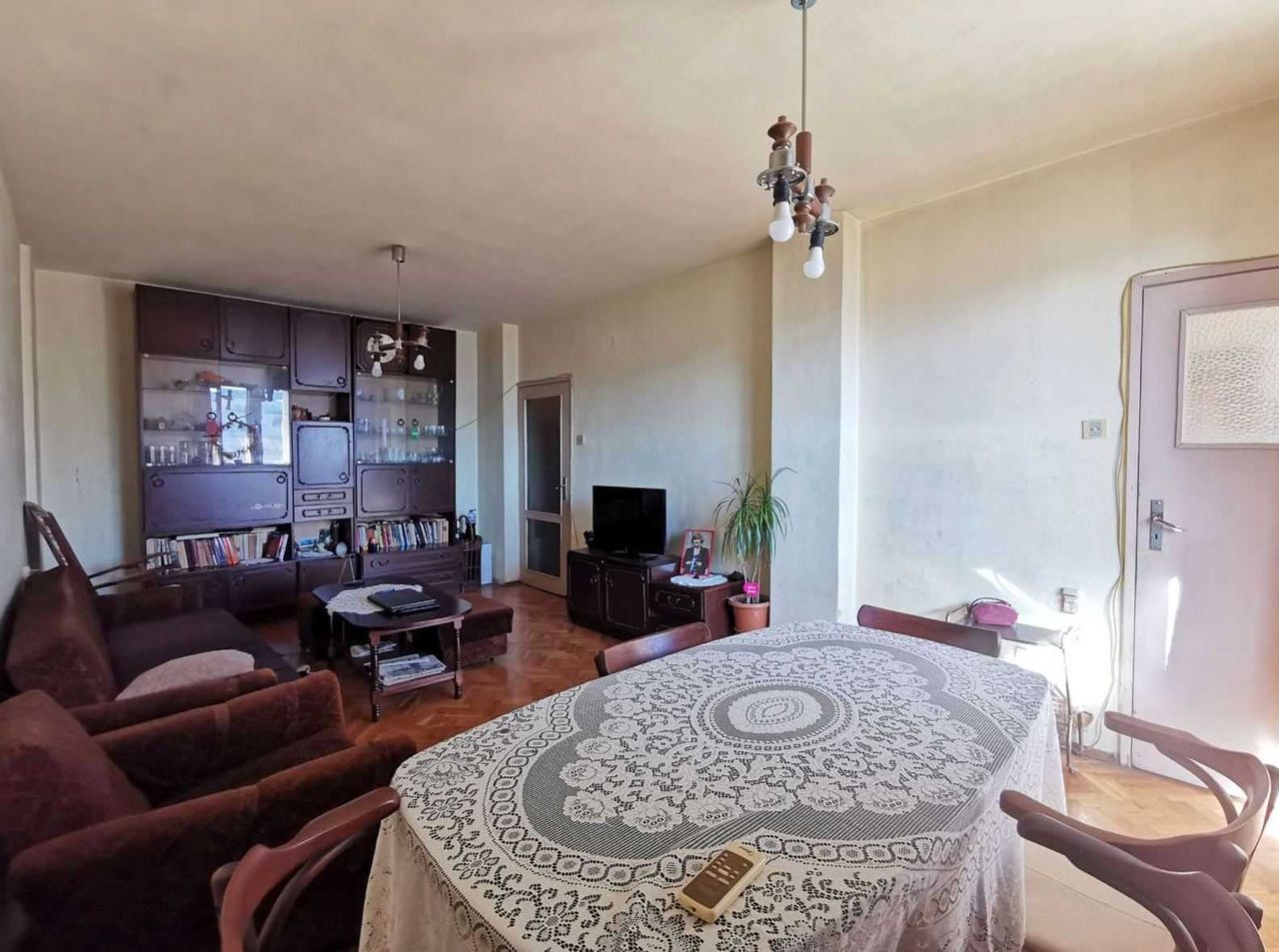 Продава се Тристаен апартамент в Русе, Център - 91 кв.м за 1528 €/кв.м - Снимка #3