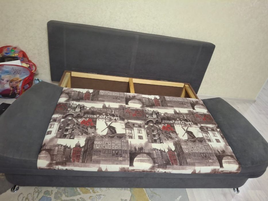 Продается диван в хорошем состоянии