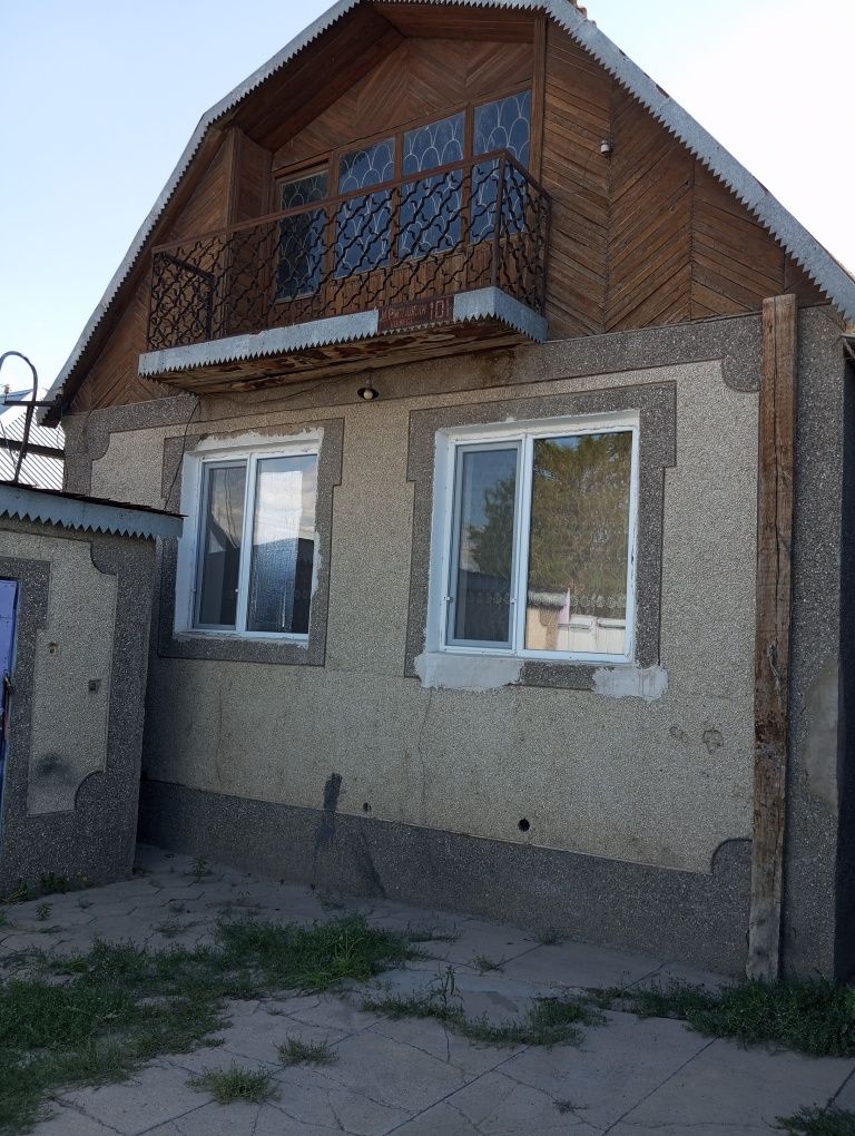 Продается 5 Ти комнатный дом в районе 15 мкр