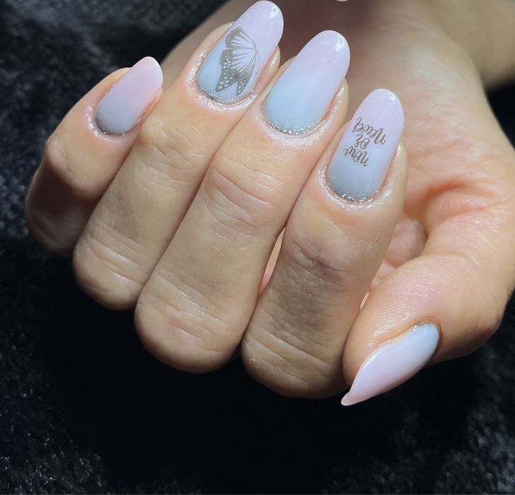 Nail Tech/ Nail Artist