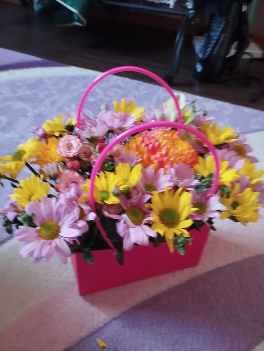 Цветы новая вчера покупали