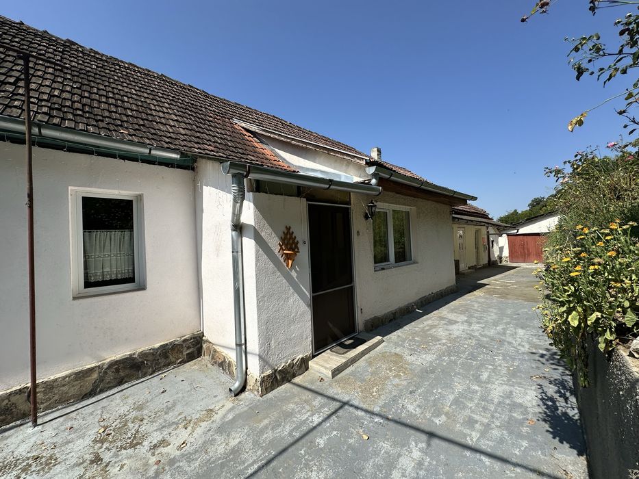 Casa saseasca cu: curte, teren, garaj, beci, pod, anexe Str.Caraiman29