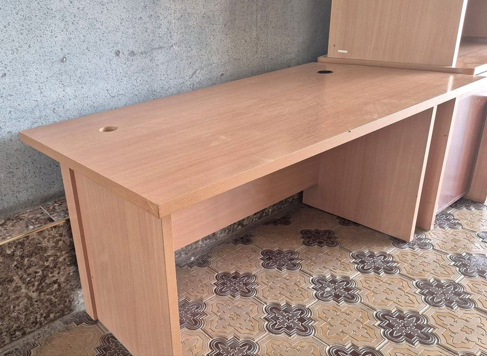 160 ga 80 Stol Sotiladi