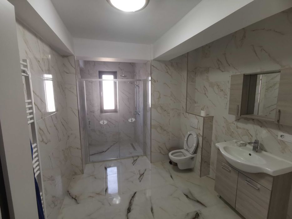 Inchiriez Apartament (Birouri)
