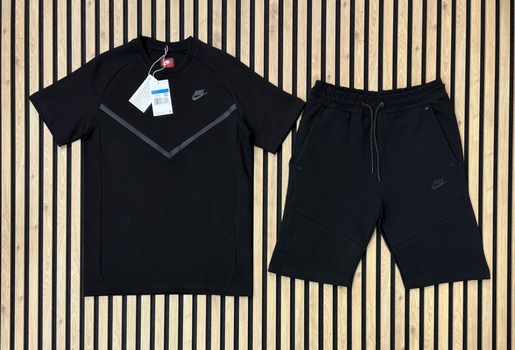 Compleu nike tech