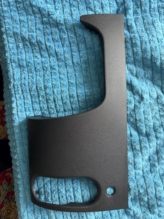 Продам Крышку предохранителья на гранту 2190 новый ……………………………………………..