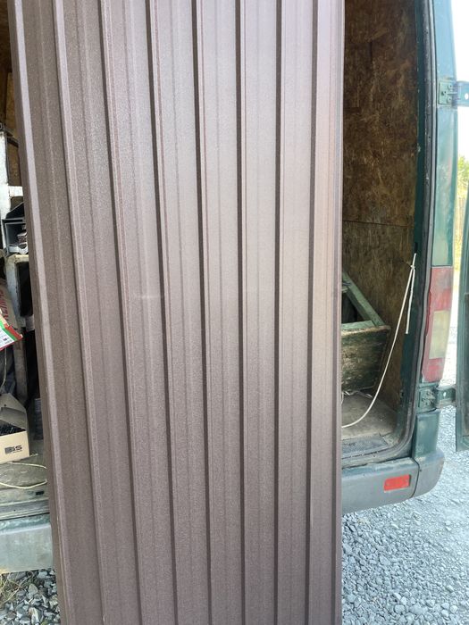 Vând tablă maro mat/lucios de0,4/0,3