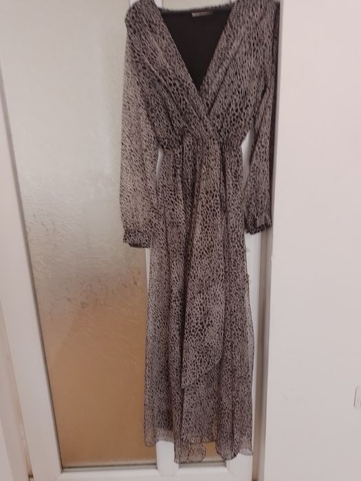 Rochie de seară. Purtată  o singură dată.