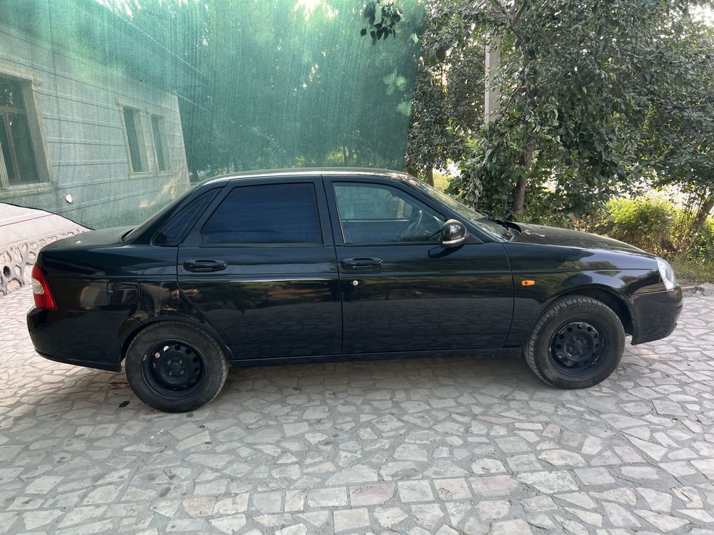 Lada priora сотилади