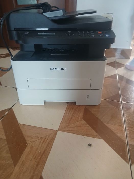 Vindem imprimanta alb negru