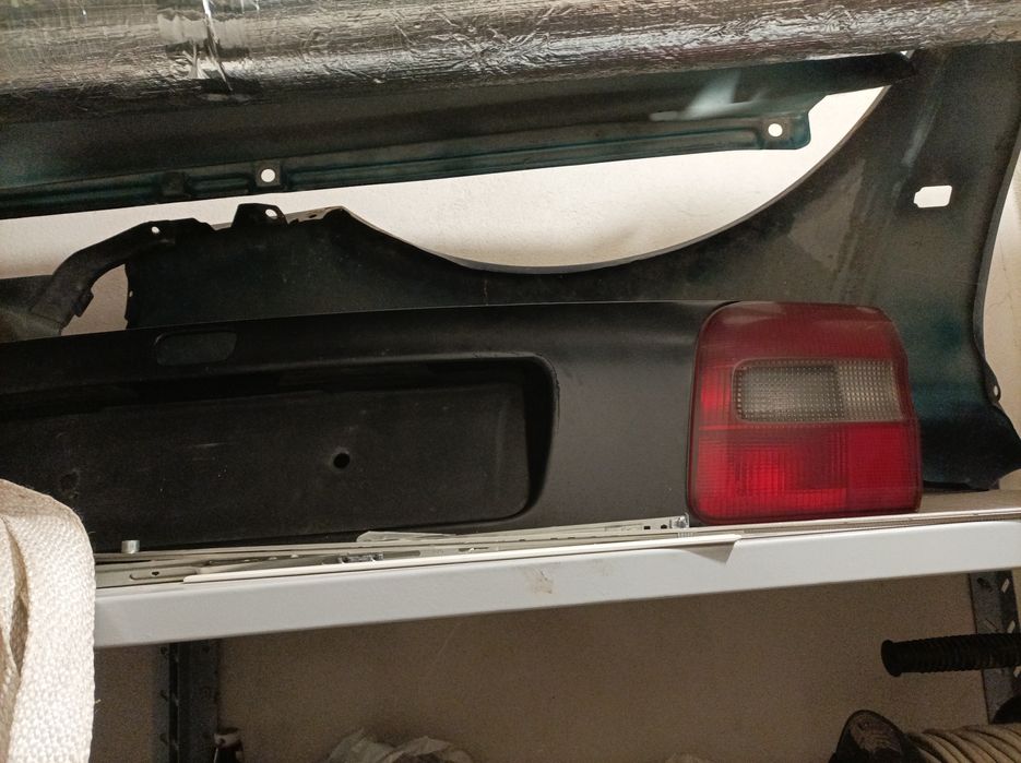 Панел за заден капак за волво в40 и калници  2бр