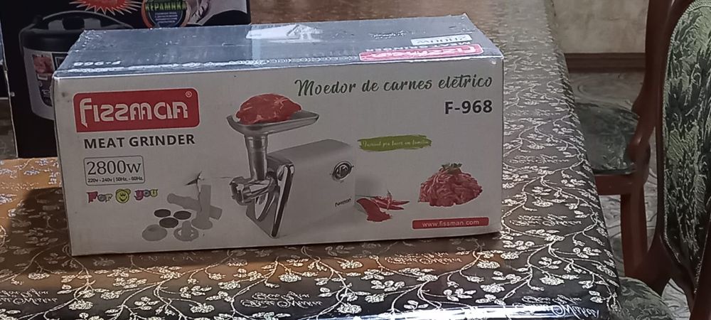 Продам новая электрическая мясорубка