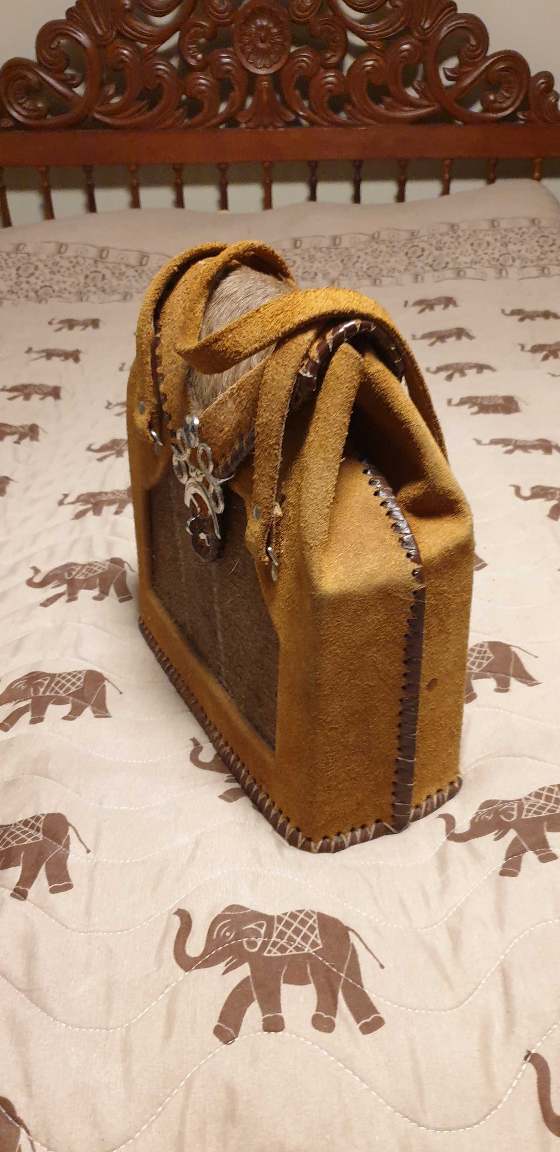 Дамска чанта от ест.велур и кожа Импала/Африка/