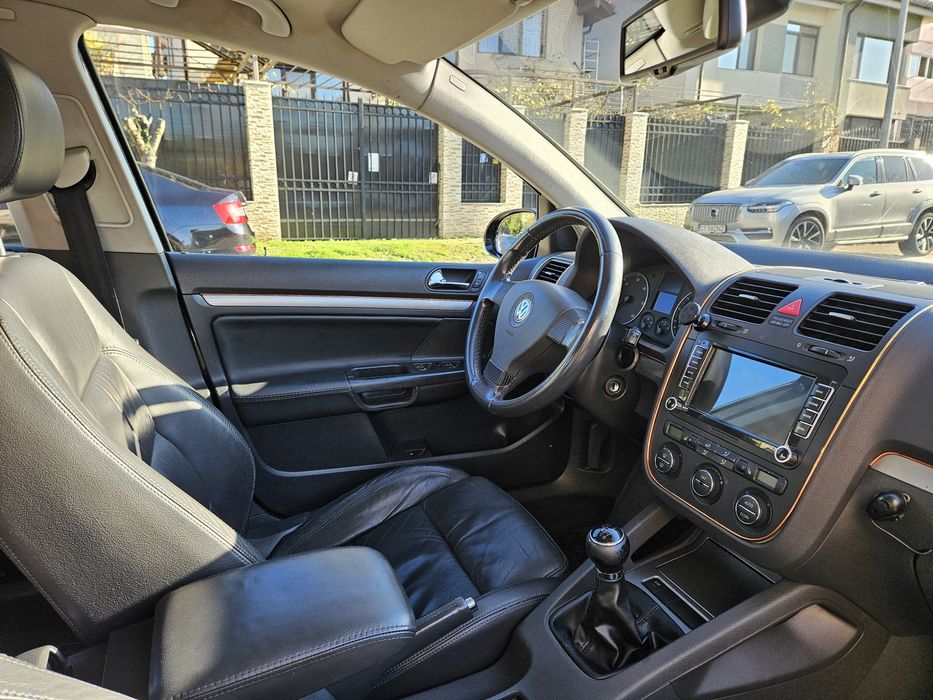 VW Golf 5 2.0 TDI 140CP, cutie manuală 6 trepte