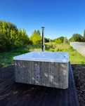 Jazuzzi ciubar QUADRO Nomad
