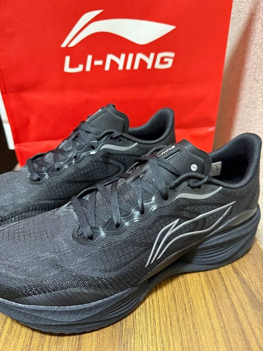 Продам беговые кроссовки от бренда li-ning оригинал gorun